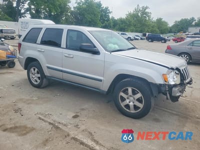 Czwarte zdjęcie samochodu z boku: 2008 JEEP GRAND CHEROKEE LAREDO VIN:1J8GR48KX8C187963 - miniatura