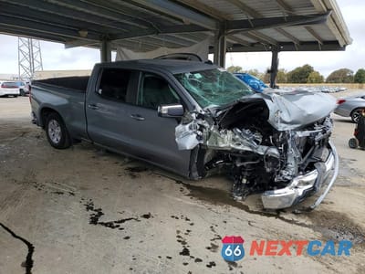 Czwarte zdjęcie samochodu z boku: 2026 CHEVROLET SILVERADO K1500 LT VIN:3GCUKDED0TG274331 - miniatura