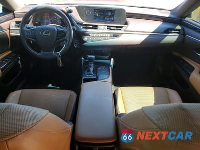 Zdjęcie 8 z 13 samochodu: 2021 LEXUS ES 300H VIN:58ADA1C18MU008620 - miniatura