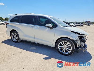 Czwarte zdjęcie samochodu z boku: 2022 TOYOTA SIENNA PLATINUM 7-PASSENGER VIN:5TDERKEC3NS088380 - miniatura