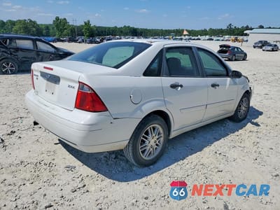 Trzecie zdjęcie samochodu z tyłu: 2005 FORD FOCUS ZX4 VIN:1FAFP34N35W248430 - miniatura