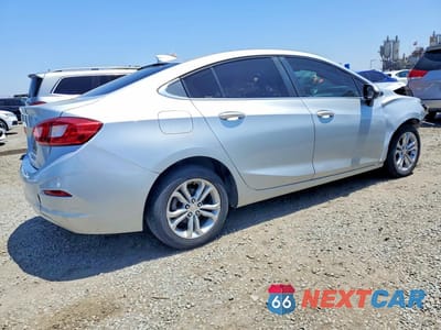 Trzecie zdjęcie samochodu z tyłu: 2019 CHEVROLET CRUZE LT VIN:1G1BE5SM3K7145057 - miniatura
