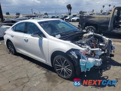 Czwarte zdjęcie samochodu z boku: 2025 LEXUS ES 300H BASE VIN:58ADA1C10SU075287 - miniatura