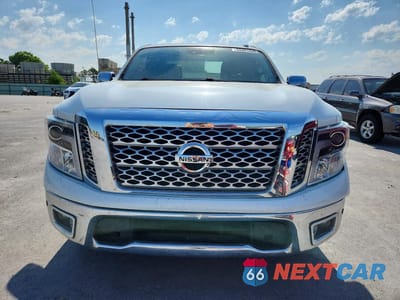 Piąte zdjęcie samochodu w środku: 2017 NISSAN TITAN SL VIN:1N6AA1E69HN536509 - miniatura