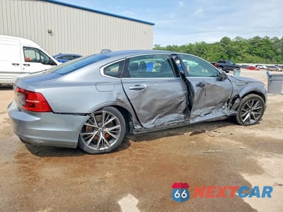 Trzecie zdjęcie samochodu z tyłu: 2018 VOLVO S90 T5 MOMENTUM VIN:LVY982MKXJP004968 - miniatura