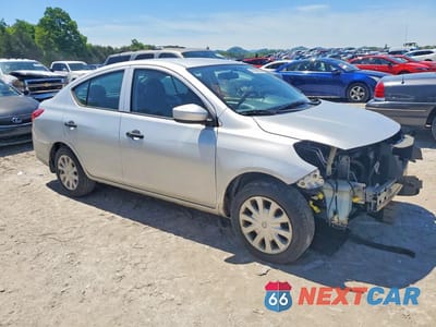 Czwarte zdjęcie samochodu z boku: 2016 NISSAN VERSA 1.6 S VIN:3N1CN7AP8GL915553 - miniatura