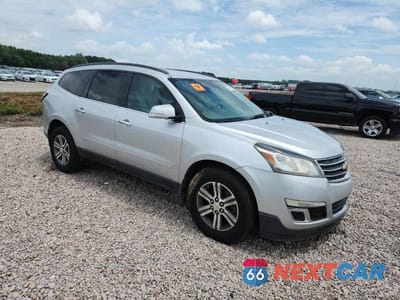 Czwarte zdjęcie samochodu z boku: 2017 CHEVROLET TRAVERSE LT VIN:1GNKRGKD8HJ215596 - miniatura