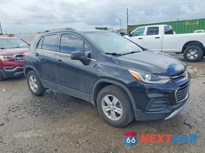 Czwarte zdjęcie samochodu z boku: 2017 CHEVROLET TRAX 1LT VIN:3GNCJPSB9HL143813 - miniatura