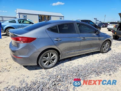 Trzecie zdjęcie samochodu z tyłu: 2018 HYUNDAI ELANTRA SEL VIN:5NPD84LF4JH315454 - miniatura