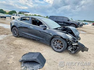 Czwarte zdjęcie samochodu z boku: 2019 TESLA MODEL 3 VIN:5YJ3E1EA2KF409935 - miniatura
