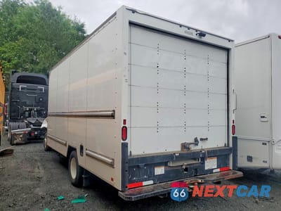 Drugie zdjęcie samochodu z przodu: 2022 FORD E350 BOX TRUCK VIN:1FDWE3FN6NDC09089 - miniatura