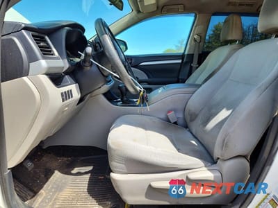 Zdjęcie 7 z 13 samochodu: 2014 TOYOTA HIGHLANDER LE VIN:5TDBKRFH9ES016318 - miniatura
