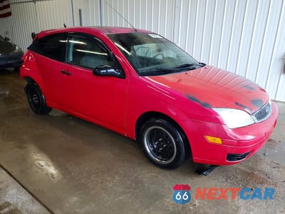 Czwarte zdjęcie samochodu z boku: 2005 FORD FOCUS ZX3 VIN:3FAFP31N55R155304 - miniatura