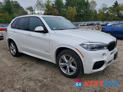 Czwarte zdjęcie samochodu z boku: 2015 BMW X5 XDRIVE50I VIN:5UXKR6C53F0J73818 - miniatura