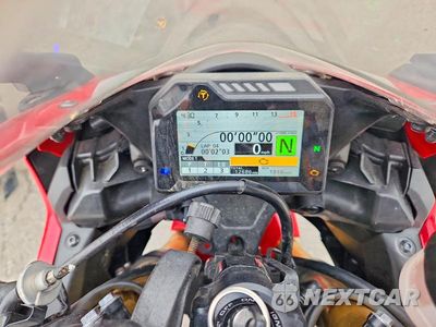Zdjęcie 7 z 9 samochodu: 2017 HONDA CBR1000 RR VIN:JH2SC7706HK000056 - miniatura