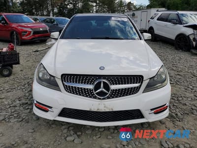 Piąte zdjęcie samochodu w środku: 2013 MERCEDES-BENZ C 300 4MATIC VIN:WDDGF8AB3DG128621 - miniatura