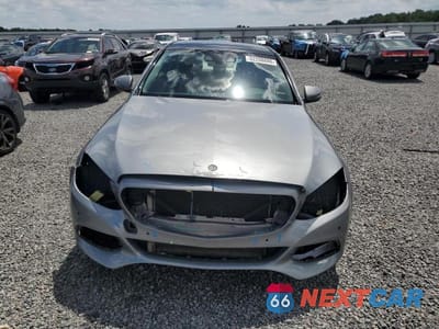 Piąte zdjęcie samochodu w środku: 2016 MERCEDES-BENZ C 300 4MATIC VIN:55SWF4KB2GU104045 - miniatura