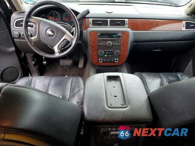 Zdjęcie 8 z 13 samochodu: 2012 CHEVROLET SUBURBAN K1500 LT VIN:1GNSKJE75CR134914 - miniatura