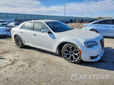 Czwarte zdjęcie samochodu z boku: 2018 CHRYSLER 300 VIN:2C3CCABGXJH127327 - miniatura