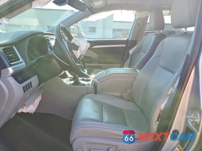 Zdjęcie 7 z 14 samochodu: 2019 TOYOTA HIGHLANDER XLE VIN:5TDJZRFH6KS611324 - miniatura
