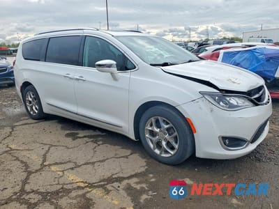 Czwarte zdjęcie samochodu z boku: 2019 CHRYSLER PACIFICA LIMITED VIN:2C4RC1GG3KR576262 - miniatura