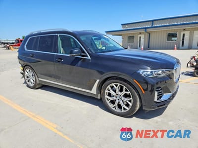 Czwarte zdjęcie samochodu z boku: 2020 BMW X7 XDRIVE40I VIN:5UXCW2C02L9B99279 - miniatura
