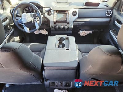 Zdjęcie 8 z 13 samochodu: 2018 TOYOTA TUNDRA CREWMAX SR5 VIN:5TFDY5F15JX694586 - miniatura