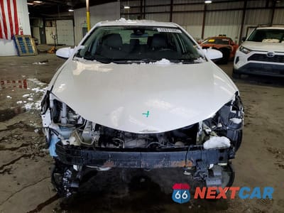 Piąte zdjęcie samochodu w środku: 2018 TOYOTA COROLLA LE VIN:2T1BURHE6JC968113 - miniatura