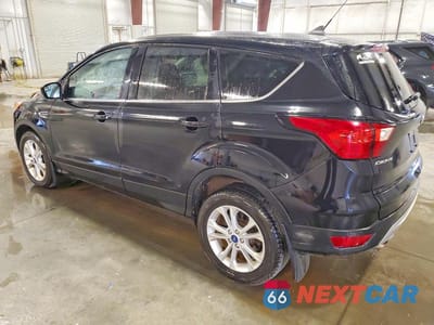 Drugie zdjęcie samochodu z przodu: 2019 FORD ESCAPE SE VIN:1FMCU0GDXKUC26998 - miniatura
