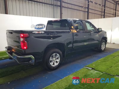 Trzecie zdjęcie samochodu z tyłu: 2026 CHEVROLET SILVERADO K1500 LT VIN:1GCUKDED1TZ189899 - miniatura