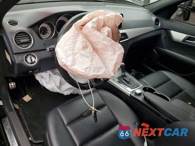 Zdjęcie 8 z 12 samochodu: 2013 MERCEDES-BENZ C 250 VIN:WDDGF4HB3DR259325 - miniatura