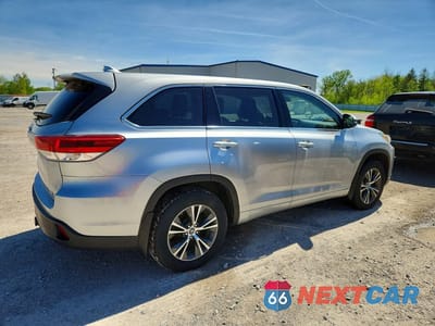 Trzecie zdjęcie samochodu z tyłu: 2017 TOYOTA HIGHLANDER LE PLUS VIN:5TDBZRFH7HS381385 - miniatura