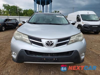 Piąte zdjęcie samochodu w środku: 2014 TOYOTA RAV4 XLE VIN:JTMRFREV0ED077529 - miniatura
