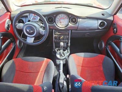 Zdjęcie 8 z 12 samochodu: 2004 MINI COOPER VIN:WMWRC33404TJ57608 - miniatura