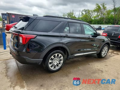 Trzecie zdjęcie samochodu z tyłu: 2025 FORD EXPLORER ACTIVE VIN:1FMUK8DH1SGD08729 - miniatura
