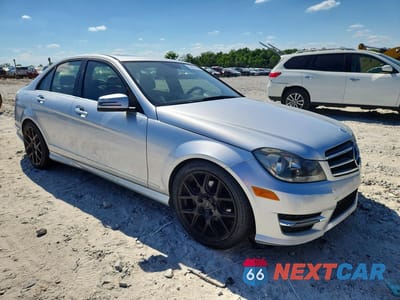 Czwarte zdjęcie samochodu z boku: 2014 MERCEDES-BENZ C 250 VIN:WDDGF4HB9EA964789 - miniatura