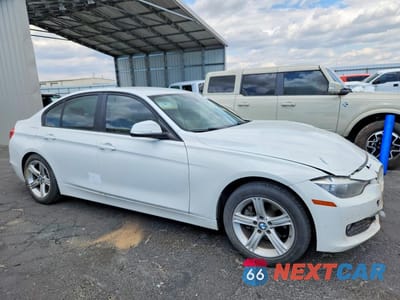 Czwarte zdjęcie samochodu z boku: 2014 BMW 320 I VIN:WBA3B1G50ENS77849 - miniatura