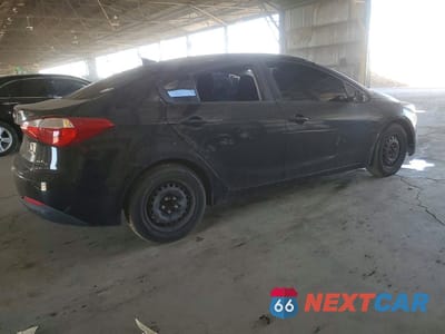Trzecie zdjęcie samochodu z tyłu: 2016 KIA FORTE LX VIN:KNAFK4A60G5614281 - miniatura