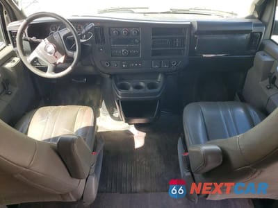 Zdjęcie 8 z 13 samochodu: 2018 CHEVROLET EXPRESS 2500 CARGO DELIVERY VAN VIN:1GCWGAFP4J1344555 - miniatura