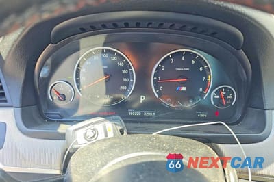 Zdjęcie 8 z 14 samochodu: 2016 BMW M5 VIN:WBSFV9C55GD595740 - miniatura