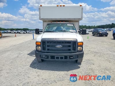 Piąte zdjęcie samochodu w środku: 2010 FORD F350 SUPER DUTY BOX TRUCK VIN:1FDWF3GY5AEA16118 - miniatura