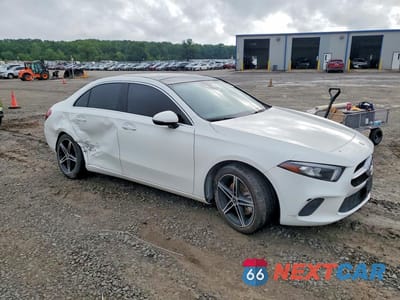 Czwarte zdjęcie samochodu z boku: 2019 MERCEDES-BENZ A 220 VIN:WDD3G4EB7KW000724 - miniatura