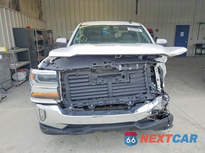 Piąte zdjęcie samochodu w środku: 2018 CHEVROLET SILVERADO C1500 LT VIN:3GCPCREC8JG231318 - miniatura