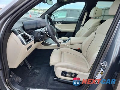 Zdjęcie 7 z 12 samochodu: 2025 BMW X7 XDRIVE40I VIN:5UX23EM01S9Z89639 - miniatura