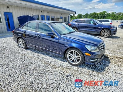 Czwarte zdjęcie samochodu z boku: 2014 MERCEDES-BENZ C 250 VIN:WDDGF4HB1EA960204 - miniatura