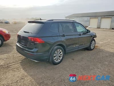 Trzecie zdjęcie samochodu z tyłu: 2020 VOLKSWAGEN TIGUAN S VIN:3VV0B7AX2LM044597 - miniatura