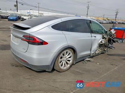Trzecie zdjęcie samochodu z tyłu: 2016 TESLA MODEL X VIN:5YJXCBE2XGF001518 - miniatura