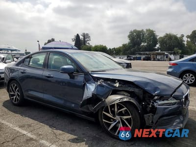 Czwarte zdjęcie samochodu z boku: 2020 VOLVO S60 T5 MOMENTUM VIN:7JR102FK2LG050694 - miniatura