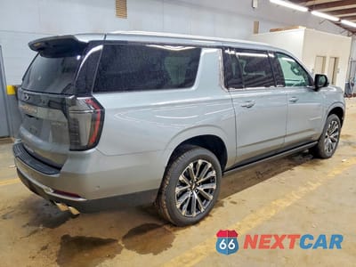 Trzecie zdjęcie samochodu z tyłu: 2025 CHEVROLET SUBURBAN K1500 HIGH COUNTRY VIN:1GNS6GRL5SR378771 - miniatura