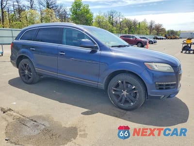 Czwarte zdjęcie samochodu z boku: 2013 AUDI Q7 PREMIUM PLUS VIN:WA1LGAFE1DD000972 - miniatura